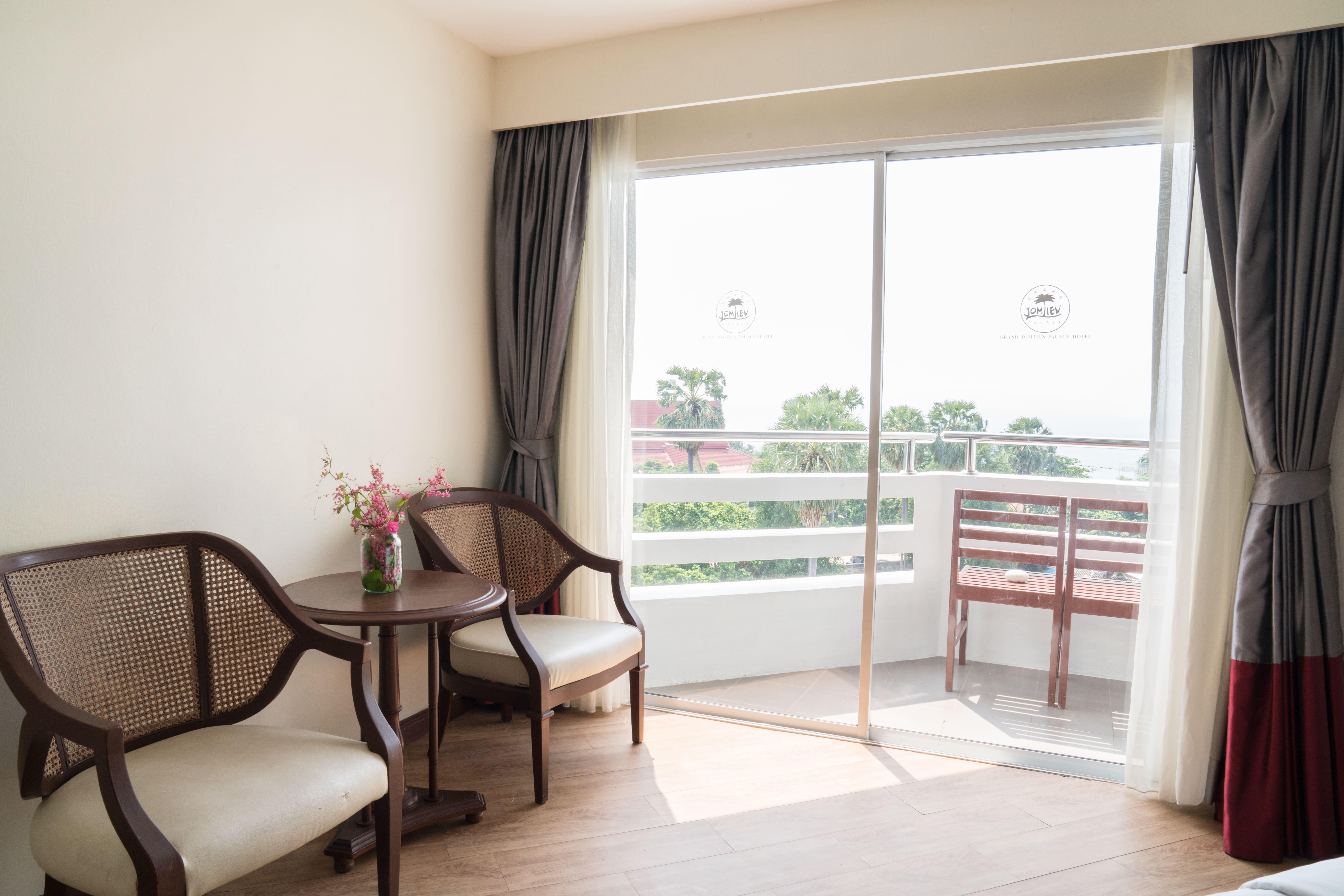 Grand Jomtien Palace Hotel - Sha Extra Plus Extérieur photo