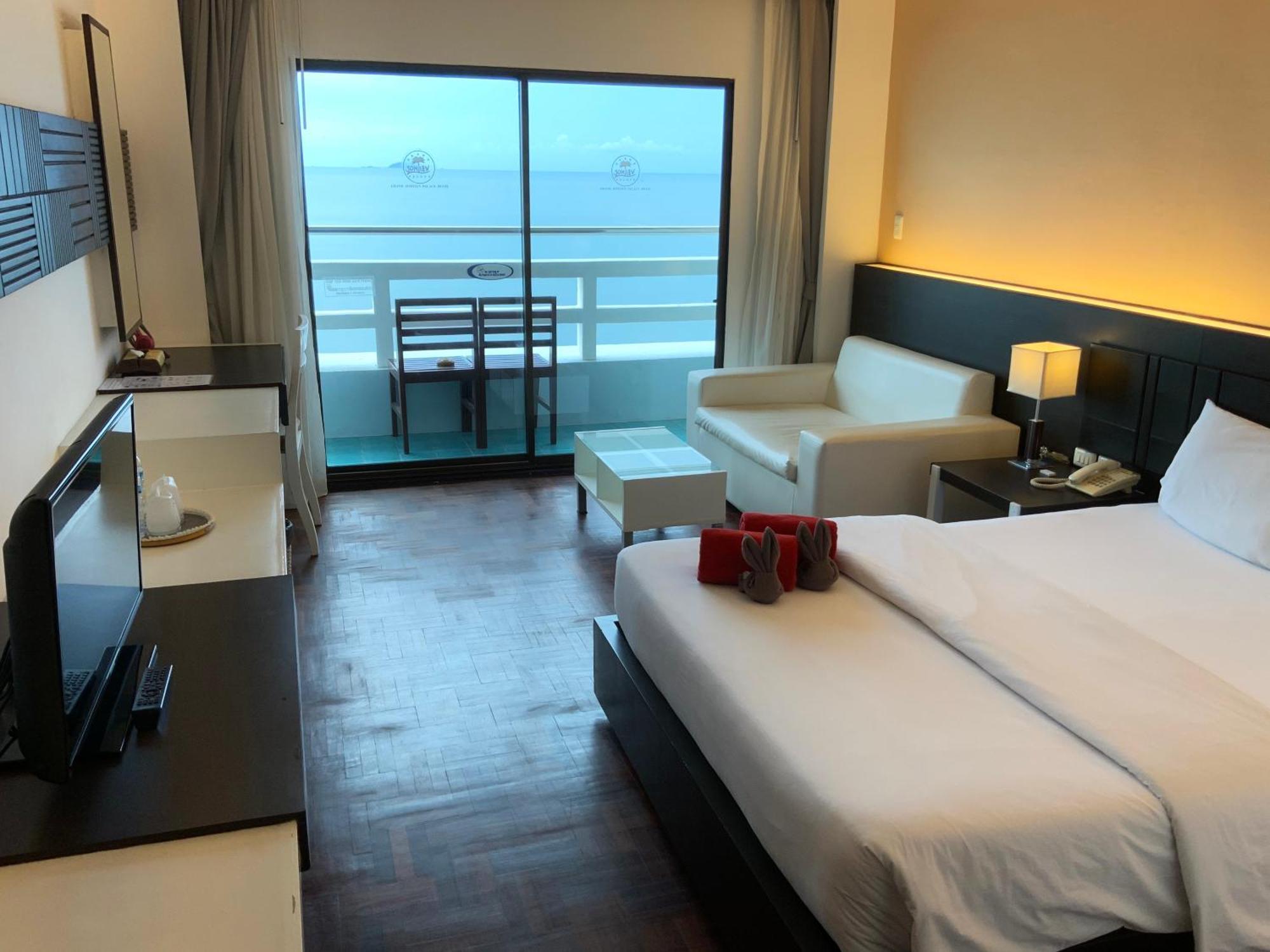 Grand Jomtien Palace Hotel - Sha Extra Plus Extérieur photo