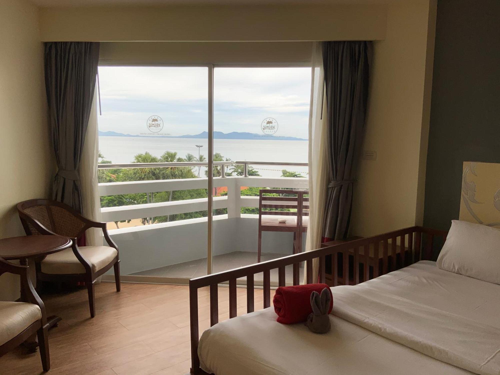 Grand Jomtien Palace Hotel - Sha Extra Plus Extérieur photo
