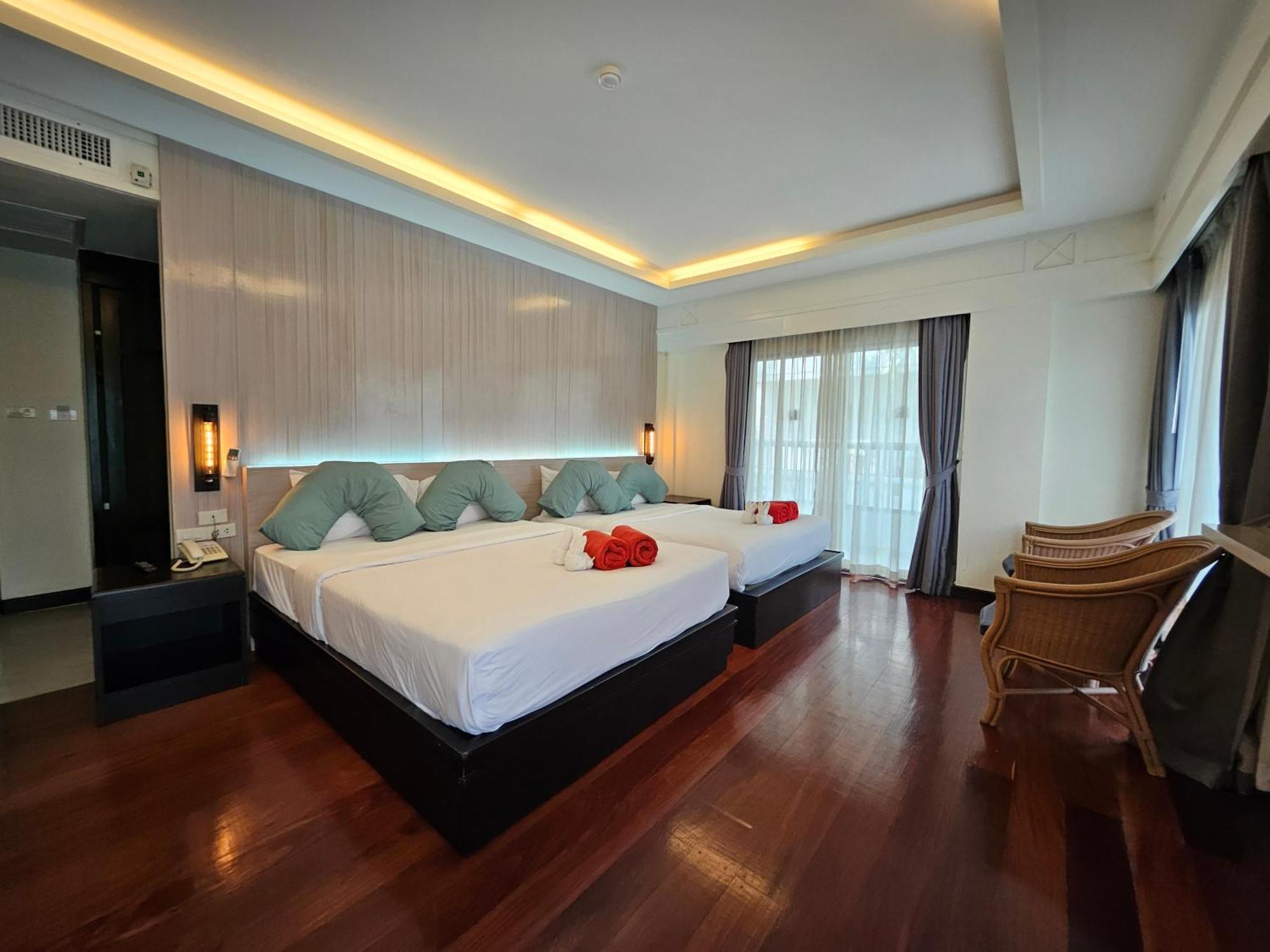 Grand Jomtien Palace Hotel - Sha Extra Plus Extérieur photo